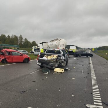 Jak informuje Policja Śląska - karambol na autostradzie A1 miał miejsce na wysokości miejscowości Wierzchowisko w powiecie częstochowskim. Fot. KWP Katowice