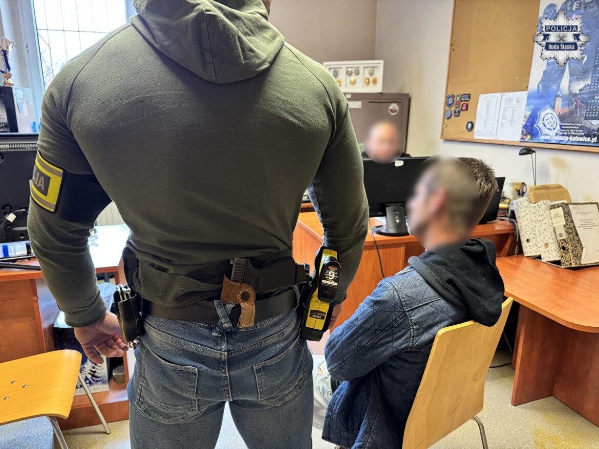 Policjanci z Rudy Śląskiej rozbili gang działający „na wnuczka" i „na policjanta". Fot. KMP Ruda Śląska