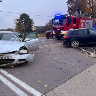 Wypadek na skrzyżowaniu w Bieruniu. W zderzeniu dwóch samochodów osobowych ranna została 40-letnia kobieta. Do zdarzenie doszło o poranku, 14 października na skrzyżowaniu ul. Warszawskiej i Granitowej.