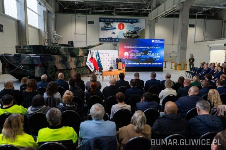 Nowa inwestycja w Gliwicach. Umowa pomiędzy Polską Grupą Zbrojeniową a Zakładami Mechanicznymi Bumar-Łabędy pozwoli zrealizować budowę nowej hali produkcyjnej. Obejmie również modernizację istniejącej linii montażu oraz doposażenie zakładowego poligonu. Koszt inwestycji, która ma się zakończyć w 2028 roku to 850 mln zł.