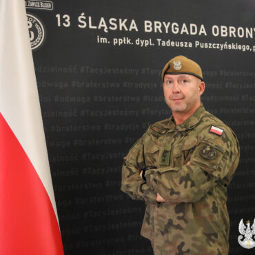 W Gliwicach żołnierz 13 Śląskiej Brygady Obrony Terytorialnej namierzył na drodze pijaną kobietę. Fot. 13 ŚBOT