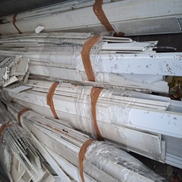 Remont domu po rodzicach ujawnił problem z legalnym pozbyciem się sidingu. Choć odpłatne oddanie takiego odpadu teoretycznie jest możliwe, w praktyce nikt go nie chce przyjąć. Sytuacja pana Tomasza z Tychów pokazuje, jak trudno zgodnie z przepisami zutylizować tego typu materiał.