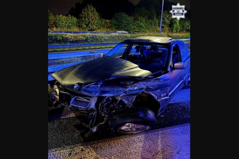Wracamy do sprawy czwartkowego wypadku na autostradzie A4. Zapadła pierwsza decyzja sądu - to areszt dla 18-letniego kierowcy BMW, który doprowadził do tragedii. Zarzuty usłyszał też 17-latni pasażer.. Do wypadku doszło w nocy, 9 października. BMW uderzyło w bariery na autostradzie A4. W wypadku zginał 19-letni kolega kierowcy.