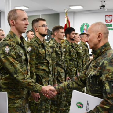 54 funkcjonariuszy Śląskiego Oddziału Straży Granicznej zostało mianowanych na stopień kaprala.