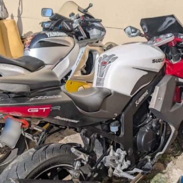 W rękach policji jest para, która kradła motocykle i skutery. 26-letni mężczyzna i 27-letnia kobieta działali w warunkach recydywy. Dopuścili się aż 11 takich kradzieży. Jednoślady zostały odzyskane i wróciły do właścicieli.