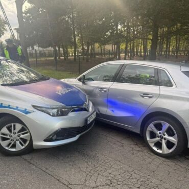 Patrol policji chciał zatrzymać do kontroli podejrzanie zachowującego się kierowcę. Tak zaczął się policyjny pościg. 53-letni mężczyzna uciekał  z Dąbrowy Górniczej do Częstochowy.