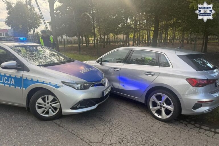 Patrol policji chciał zatrzymać do kontroli podejrzanie zachowującego się kierowcę. Tak zaczął się policyjny pościg. 53-letni mężczyzna uciekał  z Dąbrowy Górniczej do Częstochowy.