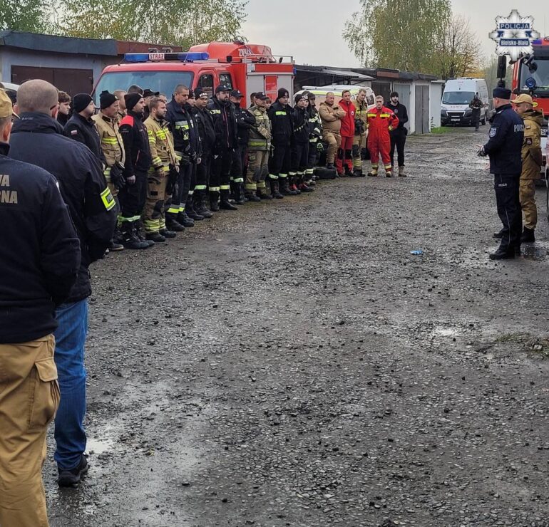 Trwają poszukiwania Karoliny Wróbel. Ponad 100 osób przeszukuje dno stawu Błaskowiec. Fot. Policja Śląska