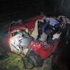Lokomotywa rozbiła samochód – pijany kierowca wiózł dziecko