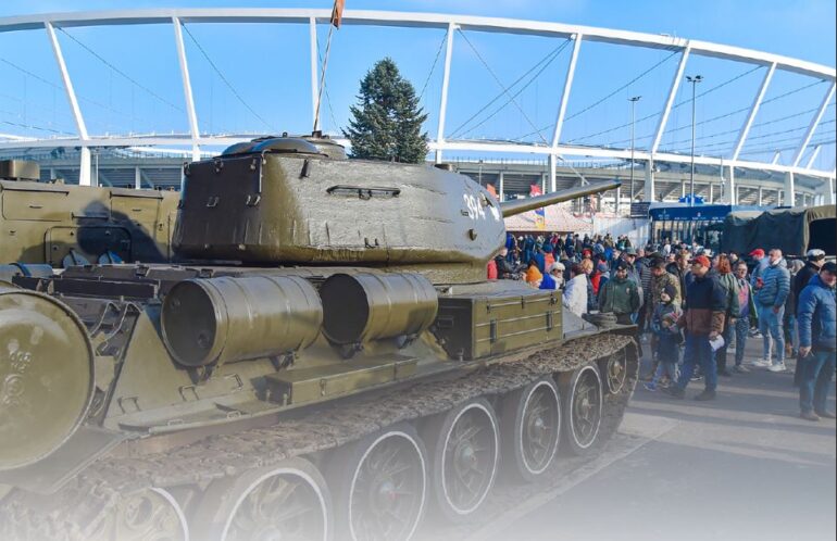 Koncerty polskich gwiazd muzyki, przelot samolotów, prezentacja sprzętu wojskowego i militariów. Stadion Śląski 11 listopada zaprasza na Święto Niepodległości. Zacznie się w południe, wspólnym ośpiewaniem hymnu, a zakończy wieczorem koncertem zespołu T. Love.  Wstęp wolny.