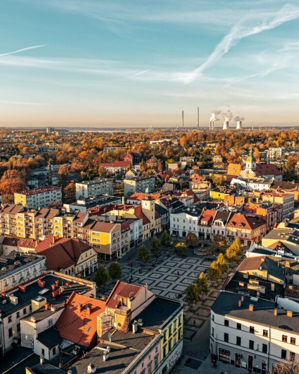 Sprawdź program obchodów Święta Niepodległości w Rybniku 2025. Msza święta, przemarsz, uroczystości na rynku i wspólne świętowanie 107. rocznicy odzyskania niepodległości.