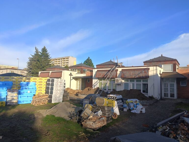 Rybnik: Ośrodek Leczenia i Rehabilitacji Dzieci przechodzi remont wart 3 mln zł. Termomodernizacja, nowy dach i fotowoltaika to część zaplanowanych prac do 2026 roku.