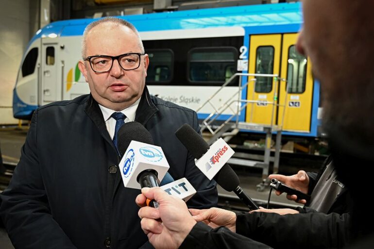 Górnicy zostaną kolejarzami. Czeka na nich 200 miejsc pracy. To efekt umowy pomiędzy spółkami PGG i Koleje Śląskie. Szkolenia pozwalające zdobyć odpowiednie kwalifikacje i nowy zawód ruszą w przyszłym roku.