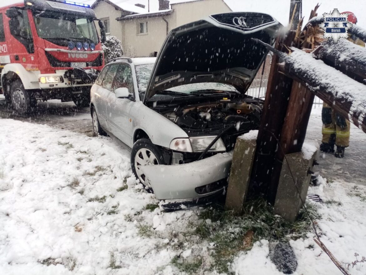 Groźny wypadek w Imielinie. Audi wjechało prosto w słup! Fot. KPP Bieruń