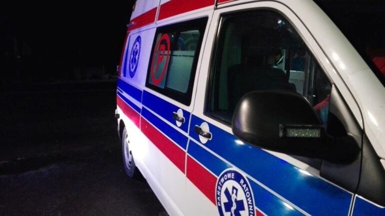 Jedna osoba nie żyje, jedna została ranna. Siedem zastępów straży pożarnej gasiło tragiczny w skutkach pożar w Pszczynie. Paliło się mieszkanie w parterowym budynku socjalnym przy ul. Dobrawy, na Osiedlu Piastów w Pszczynie.