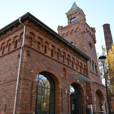 Nowe mieszkania w dawnej remizie. To inwestycja zakończona w Rudzie Śląskiej. W budynku dawnego szybu Franciszek w Rudzie Śląskiej powstało 7 mieszkań. Dziś przekazano klucze najemcom.