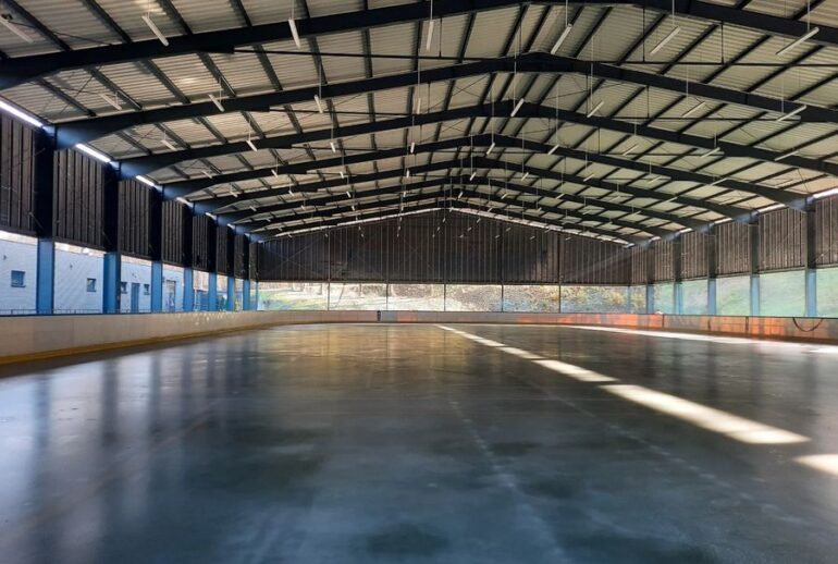 Sezonowe lodowisko w Rudzie Śląskiej zostanie otwarte  w najbliższą sobotę o godzinie  13.00. Dla pierwszych stu osób, które 29 listopada odwiedzą ten obiekt przygotowano niespodziankę.