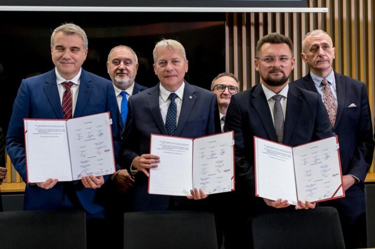 Woj. śląskie i Katowice przejmują stery w lotnisku w Pyrzowicach. Fot. Tomasz Żak/slaskie.pl