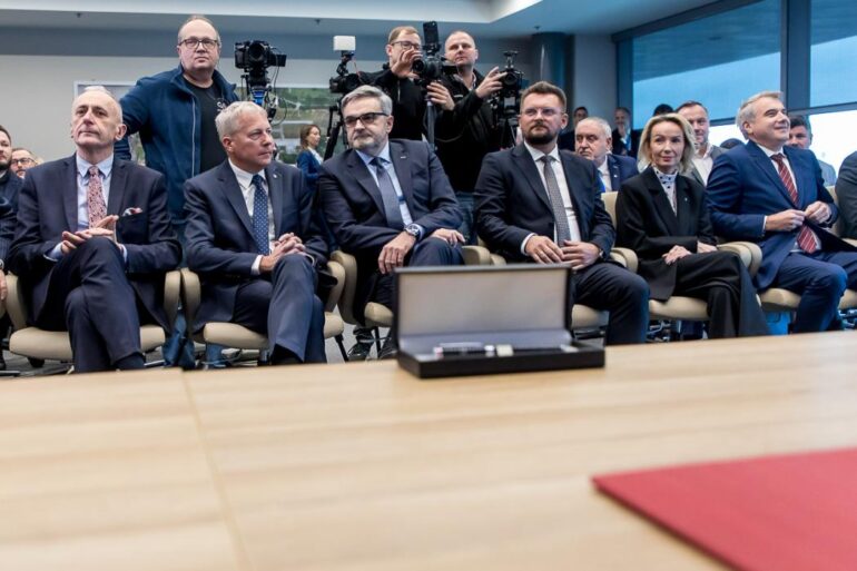 Samorządy Województwa Śląskiego i Katowic przejmą kontrolę nad Górnośląskim Towarzystwem Lotniczym. Fot. Tomasz Żak/slaskie.pl