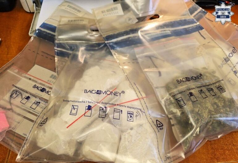 Kilogram narkotyków w Zabrzu znaleźli policjanci. Środki należały do 30-latka i schowane były w jego mieszkaniu i piwnicy.