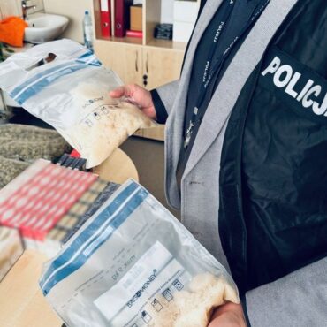 Narkotyki za 550 tys. zł, a do tego papierosy bez akcyzy przechwycili śląscy policjanci. W tej sprawie zatrzymano trzech mężczyzn.
