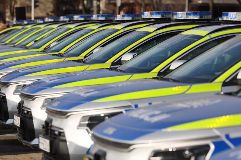 Nowe, hybrydowe radiowozy dla śląskiej Policji. Fot. slaskie.pl