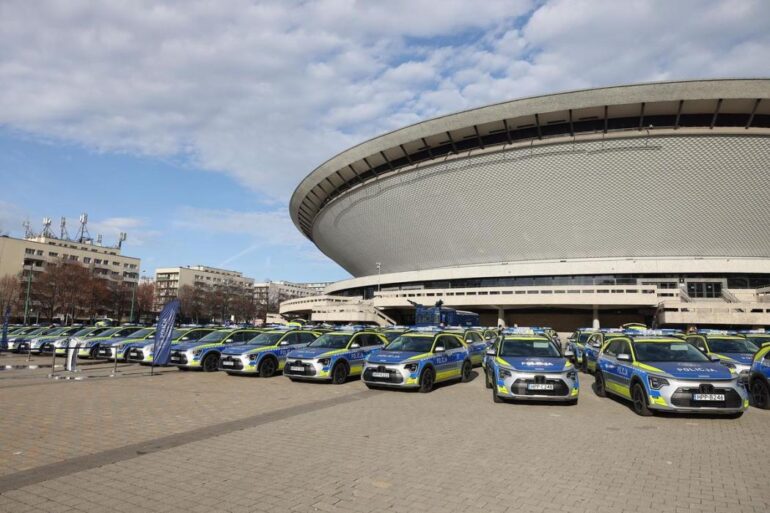 5 mln zł do zakupu radiowozów dołożył WFOŚiGW w Katowicach. Fot. slaskie.pl