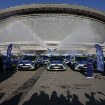 Nowe radiowozy dla śląskiej policji. WFOŚiGW w Katowicach dołożył 5 mln zł!