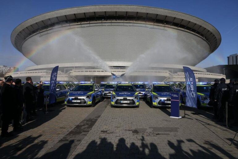 Nowe radiowozy dla śląskiej policji. WFOŚiGW w Katowicach dołożył 5 mln zł!