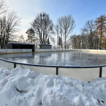 Sezonowe ślizgawki w Tychach planowo zostaną otwarte 6 grudnia. W tym roku w mieście będą 3 takie obiekty.