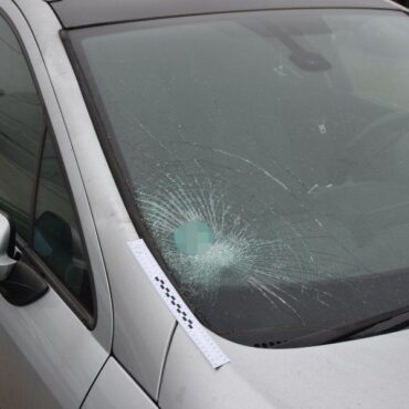 Zarzut potrójnego usiłowania zabójstwa dla kierowcy, który wjechał na chodnik  i celowo potrącił pieszych. Do zdarzenia doszło w Zawierciu. Dwie poszkodowane osoby trafiły do szpitala.