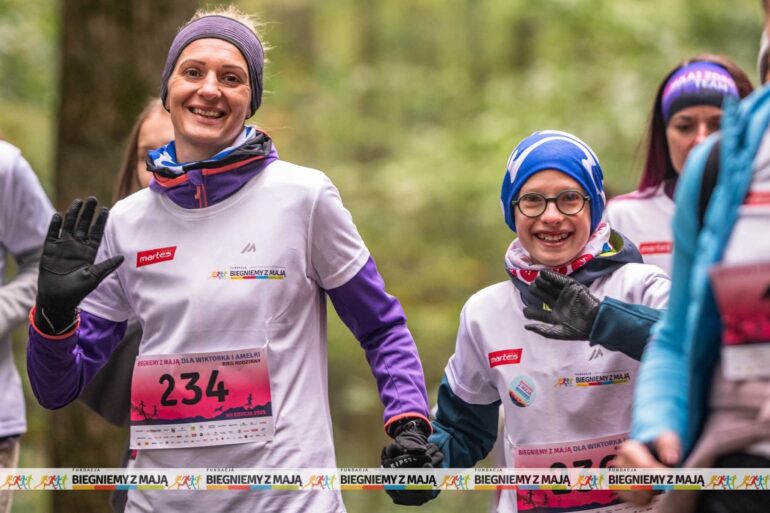 Już 6 grudnia odbędzie się 3. Charytatywny Bieg Mikołajkowy w Mikołowie. To wyjątkowa okazja, by połączyć aktywność na świeżym powietrzu z pomocą dla potrzebującego nastolatka. Każdy, kto chce wesprzeć szczytny cel, może wziąć udział w imprezie i wesprzeć zbiórkę na rzecz podopiecznego Fundacji Pomaluj Nasz Świat.