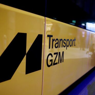 Zarząd Transportu Metropolitalnego ogłasza ważne zmiany dla pasażerów ZTM. Od nowego roku kierowcy i motorniczowie nie będą już prowadzili sprzedaży biletów. Podróżni będą mogli korzystać z innych, bardziej ekologicznych, nowoczesnych i tańszych kanałów sprzedaży.