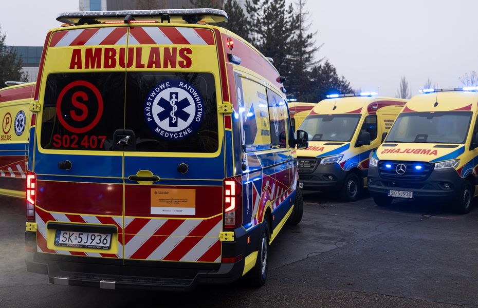 21 nowoczesnych ambulansów, wraz z wyposażeniem, zasiliło flotę Wojewódzkiego Pogotowia Ratunkowego. Nowe karetki trafią do 19 miast w całym województwie śląskim.