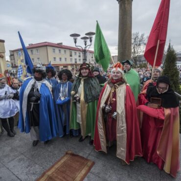 Orszak Trzech Króli w Tychach odbędzie się 6 stycznia 2026 roku. Sprawdź trasę pochodu, godzinę rozpoczęcia i program wydarzenia.