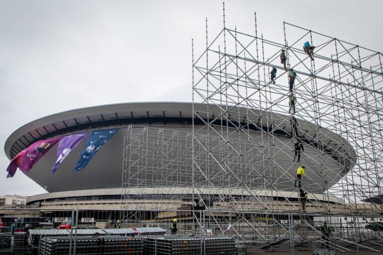Na placu przed Spodkiem odbędzie się największa w regionie impreza sylwestrowa. Górnośląsko-Zagłębiowska Metropolia będzie organizować huczne powitanie nowego roku wraz z programem 2 Telewizji Polskiej. Sylwester w Katowicach będzie pełen gwiazd. Wiemy kto wystąpi!