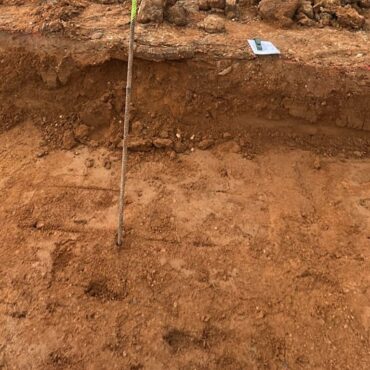 Żory: Niewybuch znaleziono ma terenie budowy szkolnego boiska. (fot. policja)