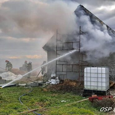 Policjanci z Komendy Powiatowej Policji w Pszczynie uruchomili zbiórkę na rzecz swojego kolegi, asp. Michała Zbruka, który w wyniku pożaru stracił dom. Zbiórka odbywa się za pośrednictwem portalu Pomagam.pl, a zebrane środki pomogą w odbudowie zniszczonego budynku. Każda wpłata ma znaczenie!