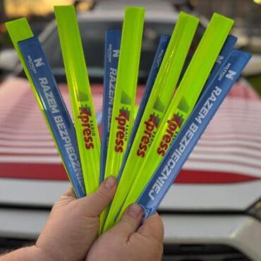 Kolejna odsłona akcji „Świeć przykładem”. Tym razem rozdajemy odblaski w powiedzie bieruńskim. Gdzie i kiedy?