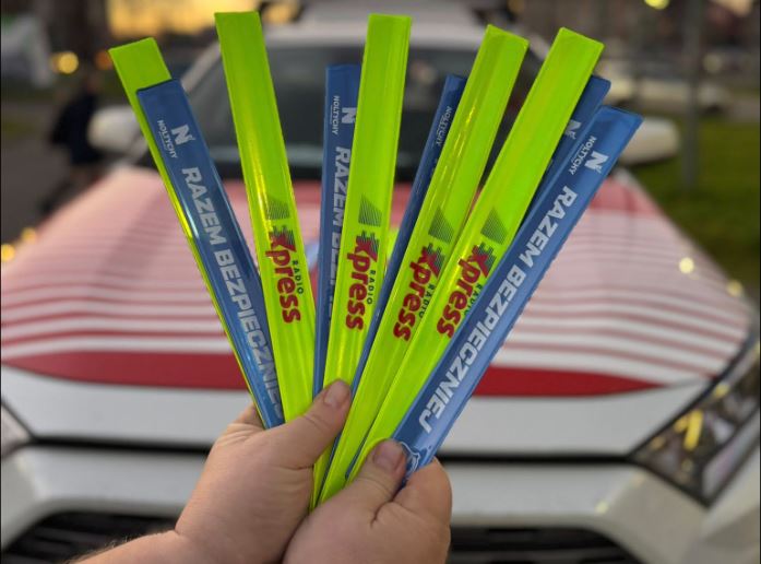 Kolejna odsłona akcji „Świeć przykładem”. Tym razem rozdajemy odblaski w powiedzie bieruńskim. Gdzie i kiedy?