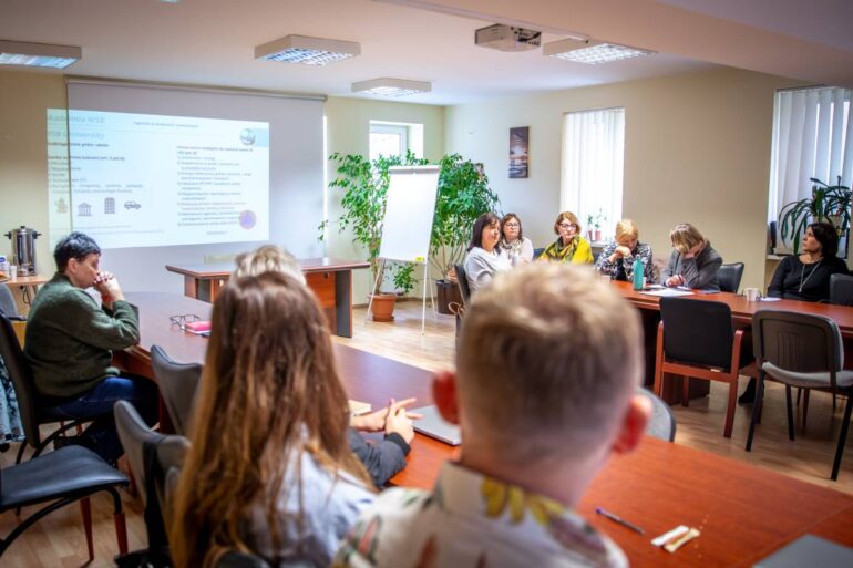 Zdobądź niezbędne kompetencje w zakresie ochrony ludności i obrony cywilnej. Sprawdź szkolenia dedykowane urzędnikom oraz mieszkańcom, aby lepiej przygotować się na sytuacje kryzysowe.