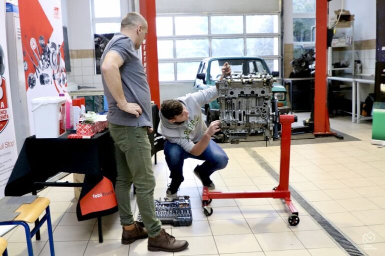 Powiatowy Urząd Pracy w Pszczynie opublikował Barometr Zawodów 2026. To coroczna prognoza pokazująca, w jakich zawodach będzie brakowało pracowników, a gdzie utrzyma się równowaga na lokalnym rynku pracy