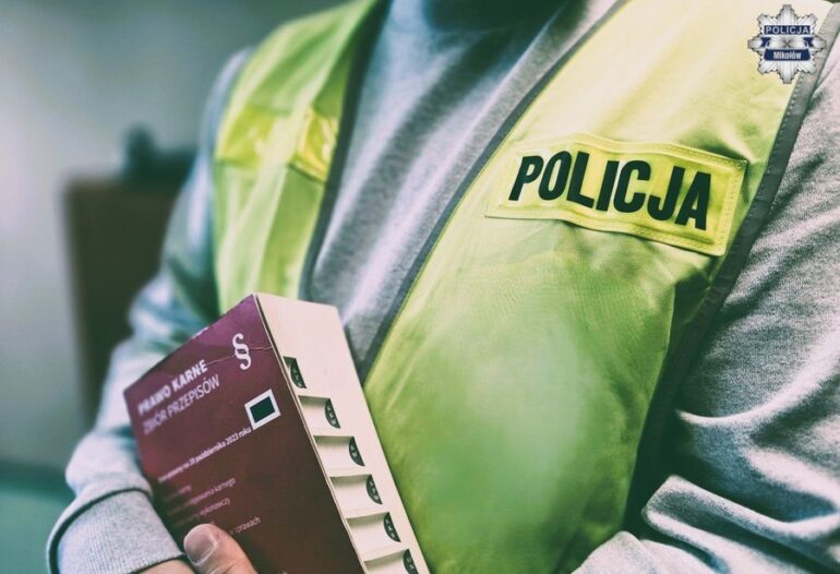 28 zarzutów usłyszał 48-latek w śledztwie prowadzonym przez policjantów zajmujących się przestępczością gospodarczą. Mikołowianin odpowie za oszustwa.