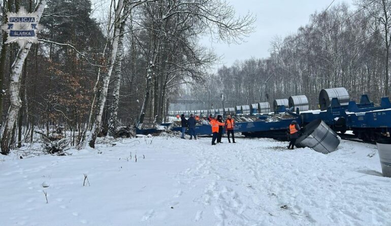 Wypadek na torach w Katowicach. Wykoleił się pociąg towarowy. Do zdarzenia doszło dziś rano w rejonie ulicy 73 Pułku Piechoty