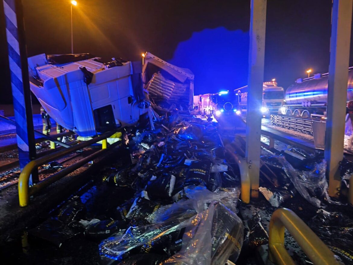 Ogromne korki na A1 i A4! Wypadki ciężarówek, zablokowane pasy na Katowice (fot. KMP Gliwice)