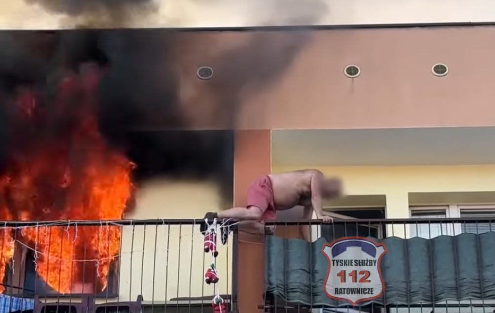Pożar mieszkania w Lędzinach! Mężczyzna uciekał przez balkon! (fot. 112tychy.pl)