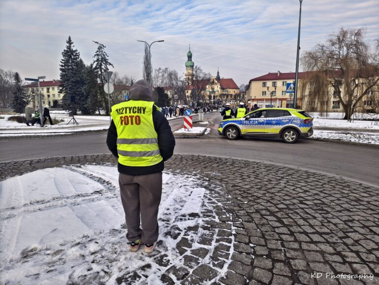 Przez Tychy - tak jak przez kilkadziesiąt innych miast naszego regionu - we wtorek 6 stycznia przeszedł Orszak Trzech Króli (fot.www.112tychy.pl)