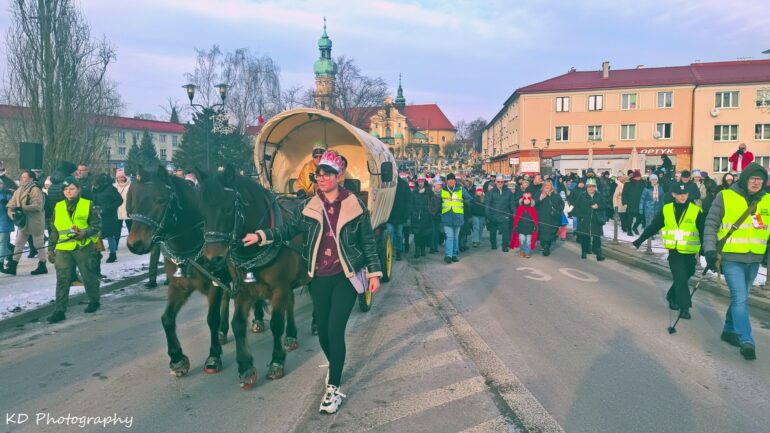 Przez Tychy - tak jak przez kilkadziesiąt innych miast naszego regionu - we wtorek 6 stycznia przeszedł Orszak Trzech Króli (fot.www.112tychy.pl)