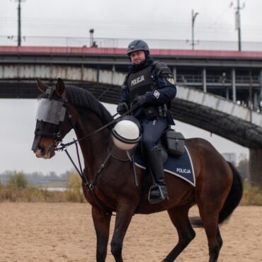 Dawid Hadryś, konny policjant śląskiego garnizonu z wyjątkową nagrodą (fot.policja)