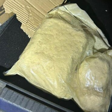 Samochód z włączonym światłami stoi na skrzyżowaniu - w  środku  jest mężczyzna, który zasnął za kierownicą. Takie zgłoszenie odebrali policjanci z Gliwic